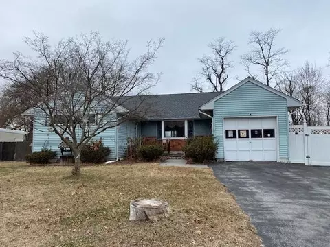 32 Honey Ln, Wappingers Falls, NY 12590
