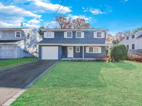 47 Vondran St, Huntington Station, NY 11746