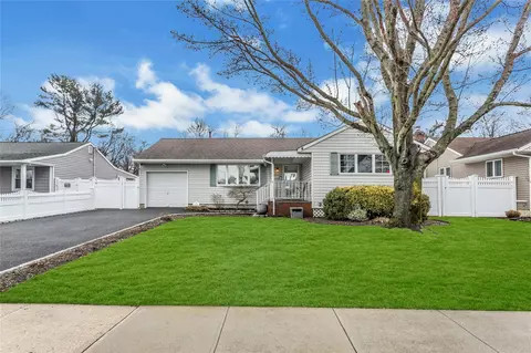 61 Essex Rd, Bethpage, NY 11714