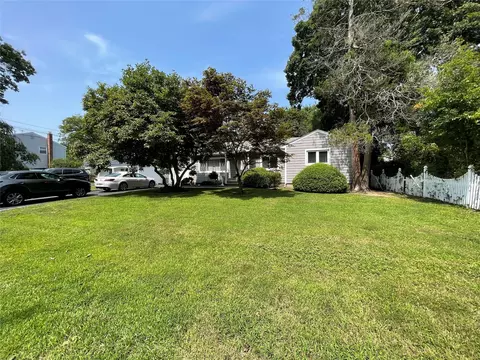 45 Erlanger Blvd, North Babylon, NY 11703