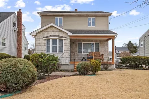 145 Soper St, Oceanside, NY 11572