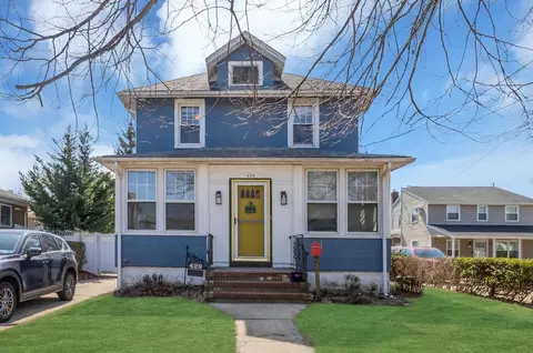 429 Oak St, Bellmore, NY 11710