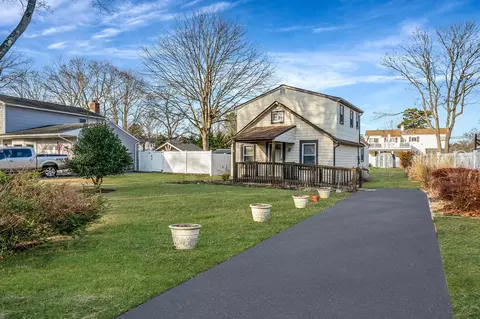 652 Durham Rd, Sayville, NY 11782