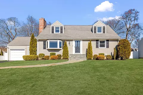 16 Barrett Ln, Port Chester, NY 10573