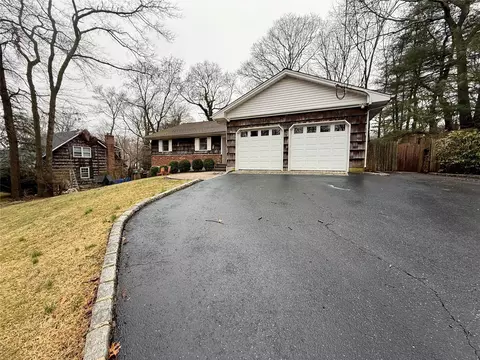 14 Merlin Ln, Setauket, NY 11733