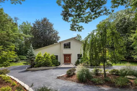 21 Hillside Ct, Ramapo, NY 10901