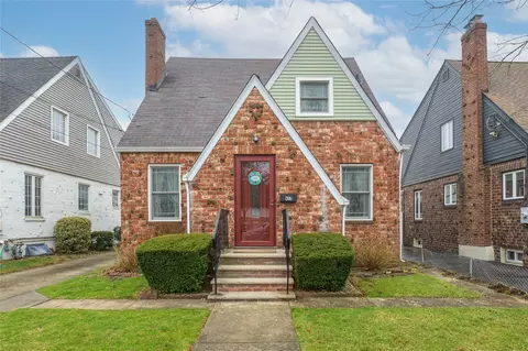 457 Pennsylvania Ave, North Hempstead, NY 11596