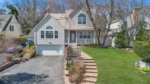 96 Mountain Ave # A, Bayville, NY 11709