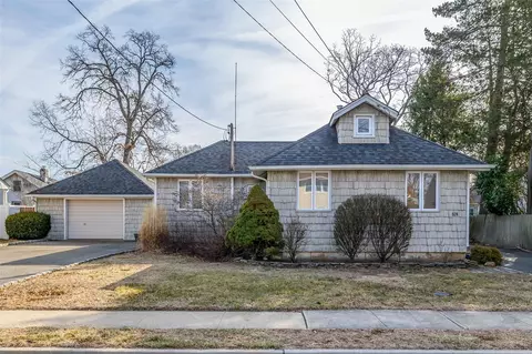 526 Park Ave, Merrick, NY 11566