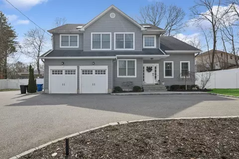 11 Vale Dr, Huntington, NY 11743