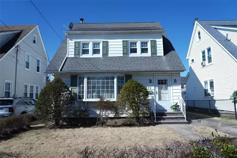 130 Campbell Ave, North Hempstead, NY 11596