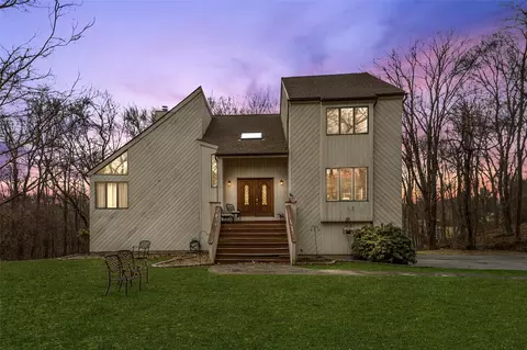 17 Peggy Ln, Mahopac, NY 10541