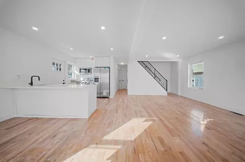 91 Circle Dr N, Elmont, NY 11003