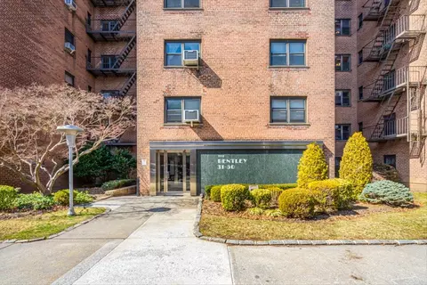 31-50 140th St #2A, Flushing, NY 11354