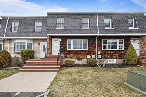 10 Gladys Dr, Ramapo, NY 10977