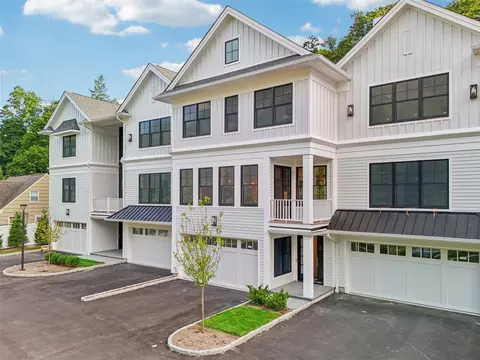 133 Spring Rd #7, Huntington, NY 11743