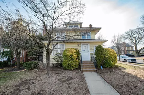 115 N Corona Ave, Valley Stream, NY 11580