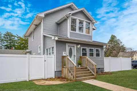 103 4th St, Brentwood, NY 11717
