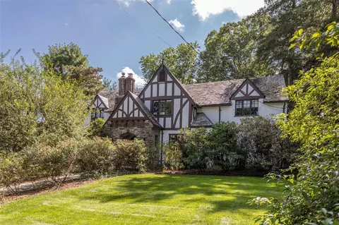 8 Fordal Rd, Bronxville, NY 10708