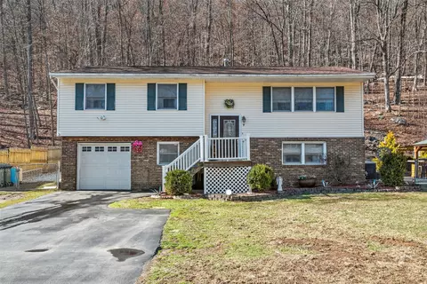 7 Parker Ave, Greenwood Lake, NY 10925