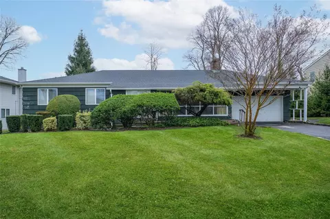 53 Knollwood Rd, North Hempstead, NY 11576