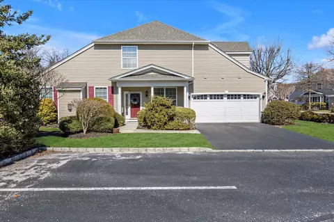 25 Durham Ln, Bayport, NY 11705