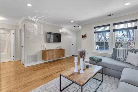 57 Whalers Cv, Babylon, NY 11702