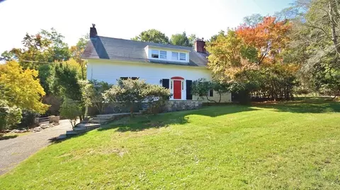 2 Woodmill Rd, New Castle, NY 10514