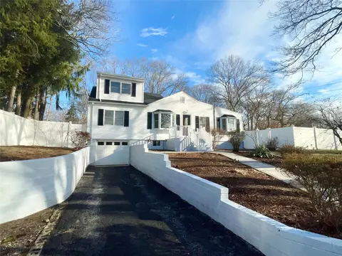 7 Fresh Pond Rd, Sound Beach, NY 11789