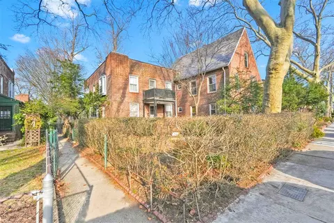 39-30 45 St, Sunnyside, NY 11104