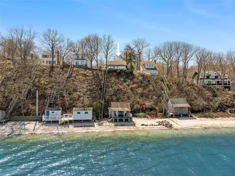 31 Chestnut Ave, Setauket, NY 11733