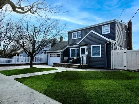 3686 Stokes Ave, Bethpage, NY 11714