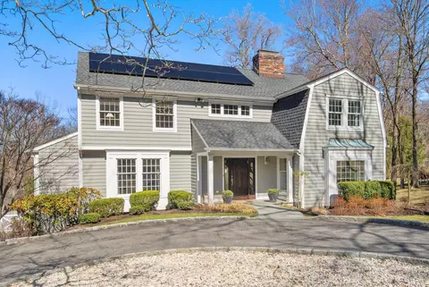 177 Deerfield Ln N, Mount Pleasant, NY 10570