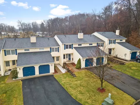 31 Pond Hill Ln, Walden, NY 12586