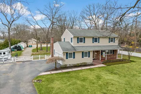 14 Hillside Ave, Saint James, NY 11780