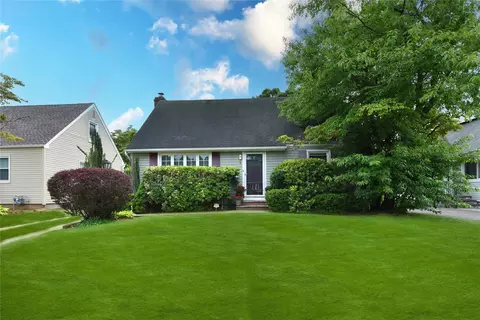 36 Alhambra Rd, Baldwin, NY 11510