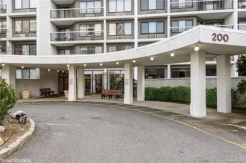 200 High Point Dr #407, Greenburgh, NY 10530