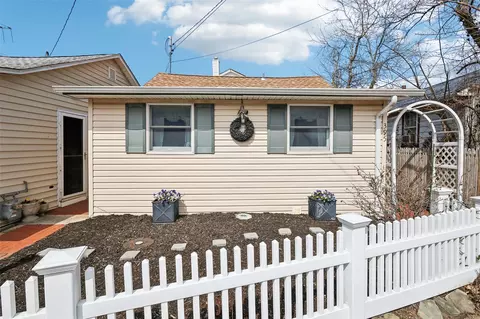 395 Bayville Ave, Bayville, NY 11709