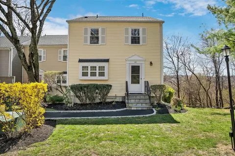 432 Carrollwood Dr, Greenburgh, NY 10591