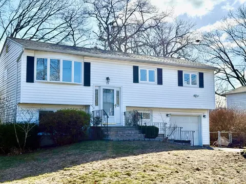 23 Fiesta Dr, Centereach, NY 11720