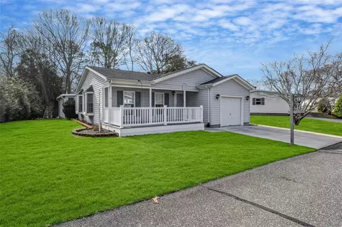 1407 Middle Rd #88, Calverton, NY 11933