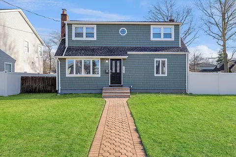 3584 Lufberry Ave, Wantagh, NY 11793