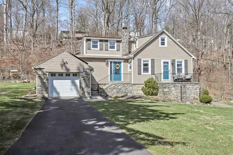 4 Lakeview Ter, Amawalk, NY 10501