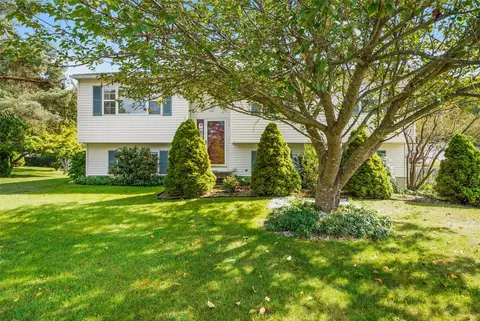 3 Grant Dr, Monroe, NY 10950