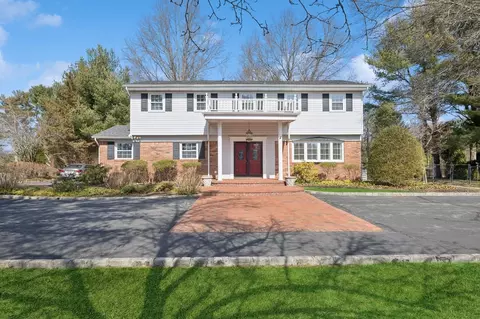 5 Northgate Dr, Syosset, NY 11791