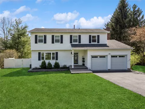 11 Arlington Dr, Harriman, NY 10926