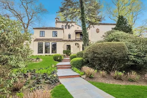 301 Overlook Rd, New Rochelle, NY 10804
