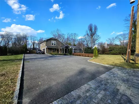 7 Raynham Rd, Glen Cove, NY 11542