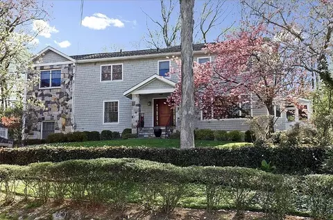 15 Kolbert Dr, Scarsdale, NY 10583