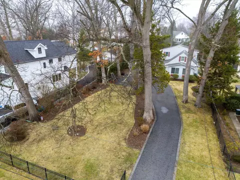87 Driscoll Ave, Rockville Centre, NY 11570